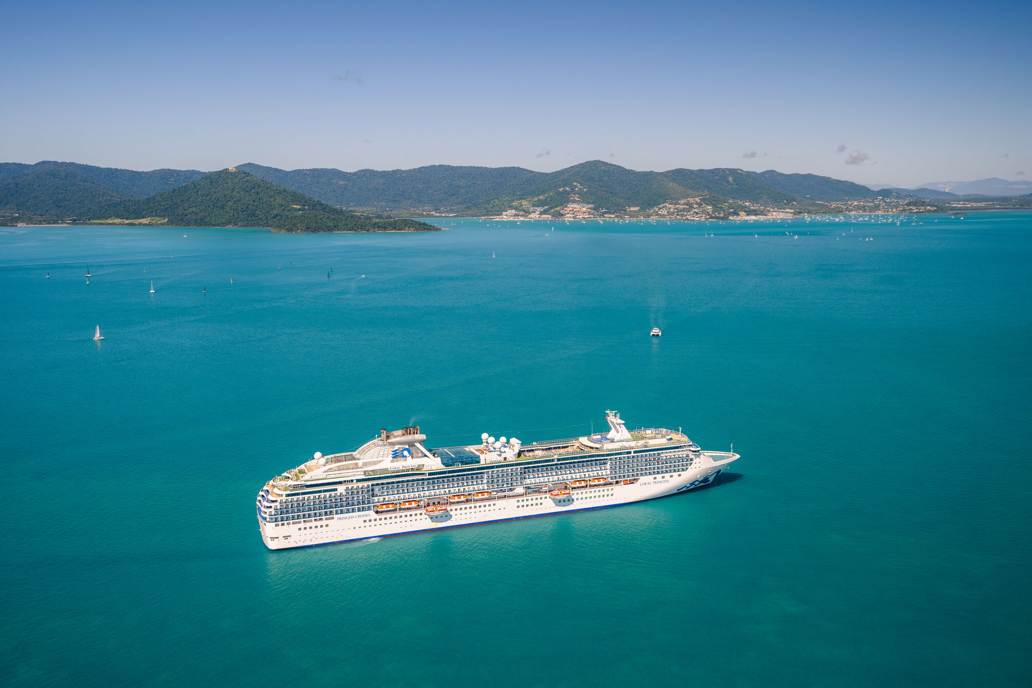 tourism whitsundays cruise ship schedule