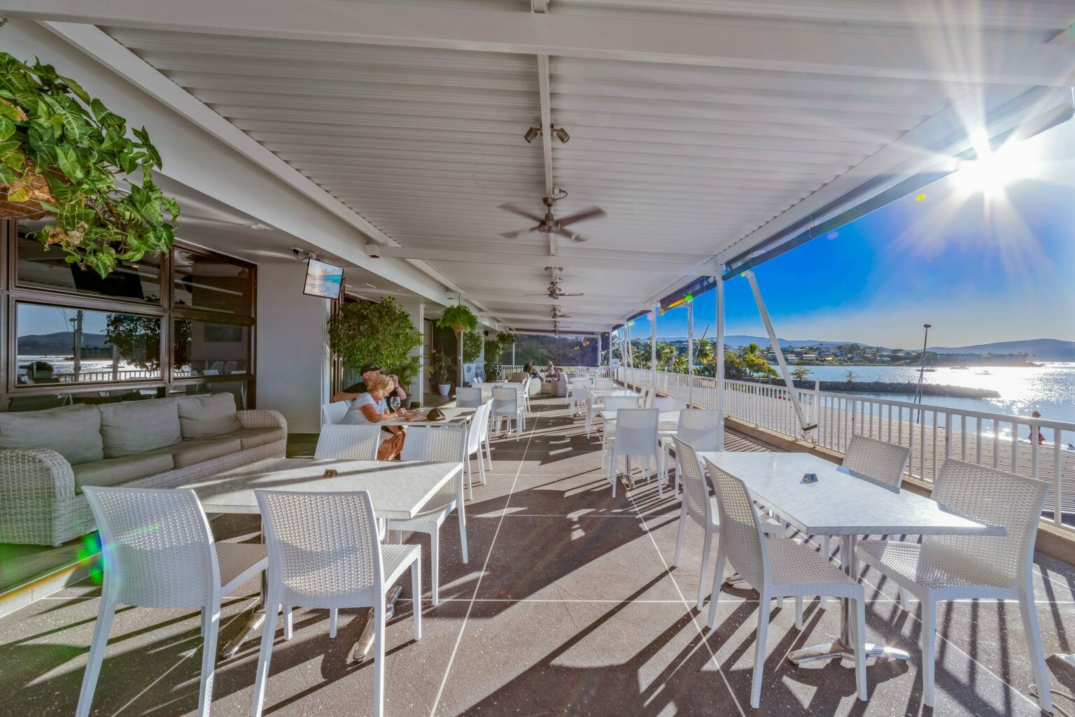 airlie beach yacht club restaurant